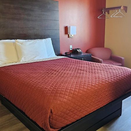Budgetel Inn & Suites Fort Scott Экстерьер фото