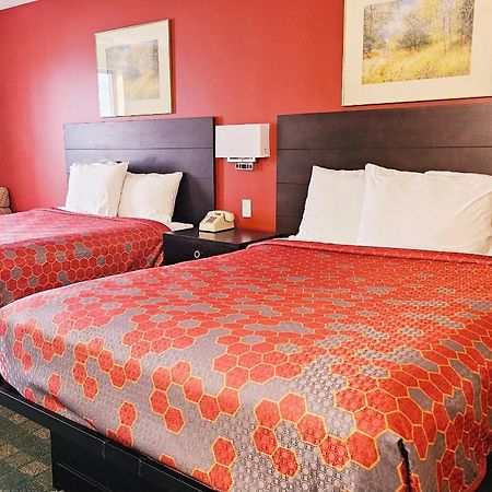 Budgetel Inn & Suites Fort Scott Экстерьер фото