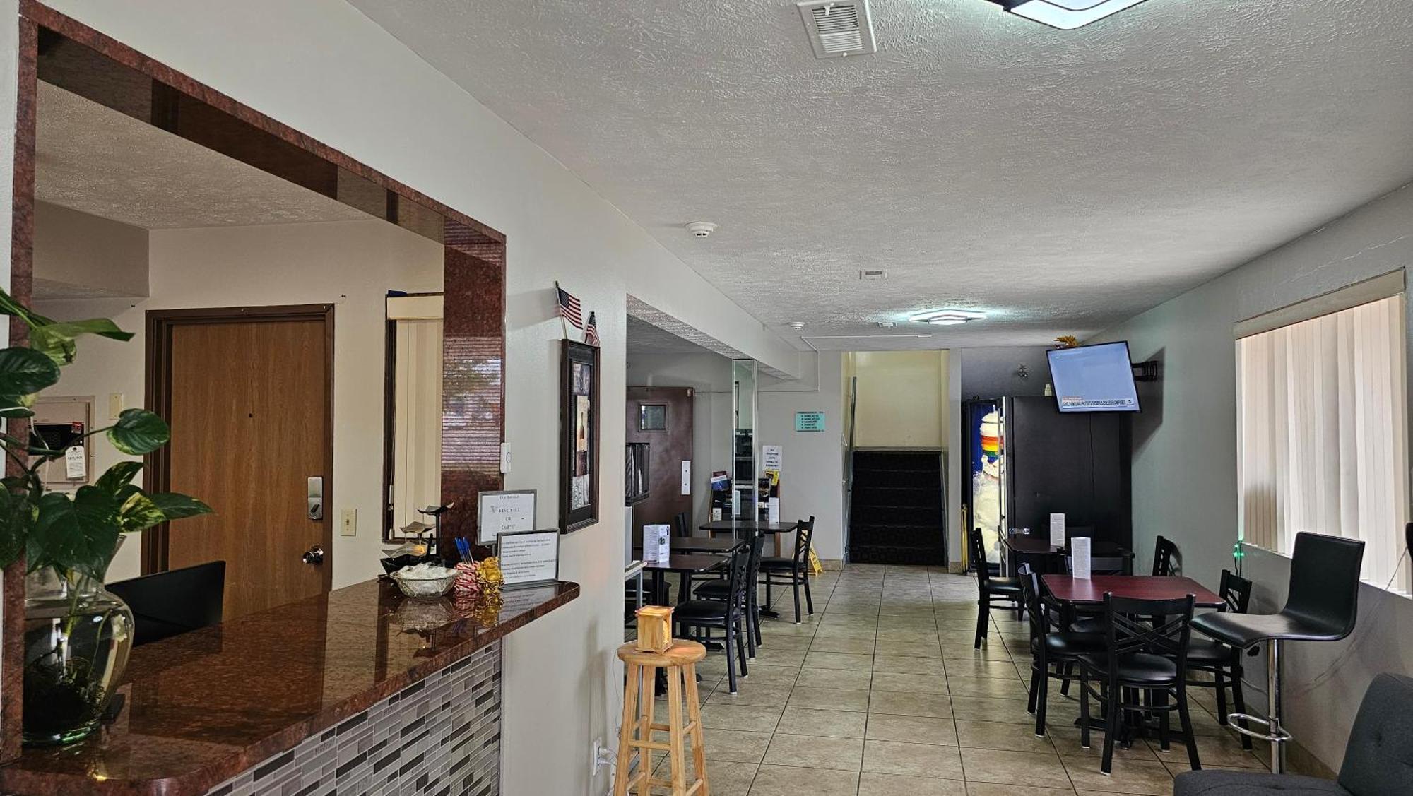 Budgetel Inn & Suites Fort Scott Экстерьер фото