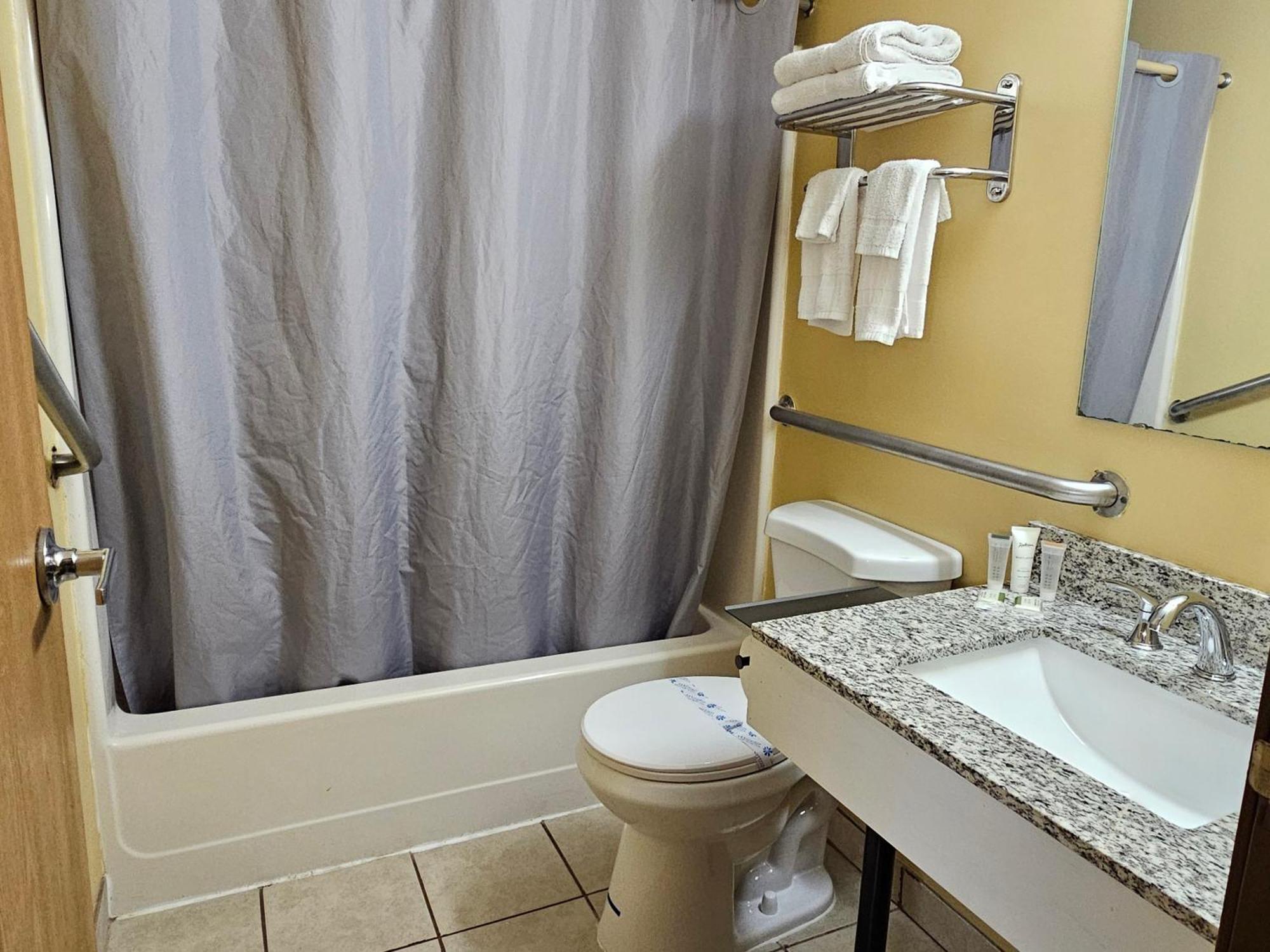 Budgetel Inn & Suites Fort Scott Экстерьер фото