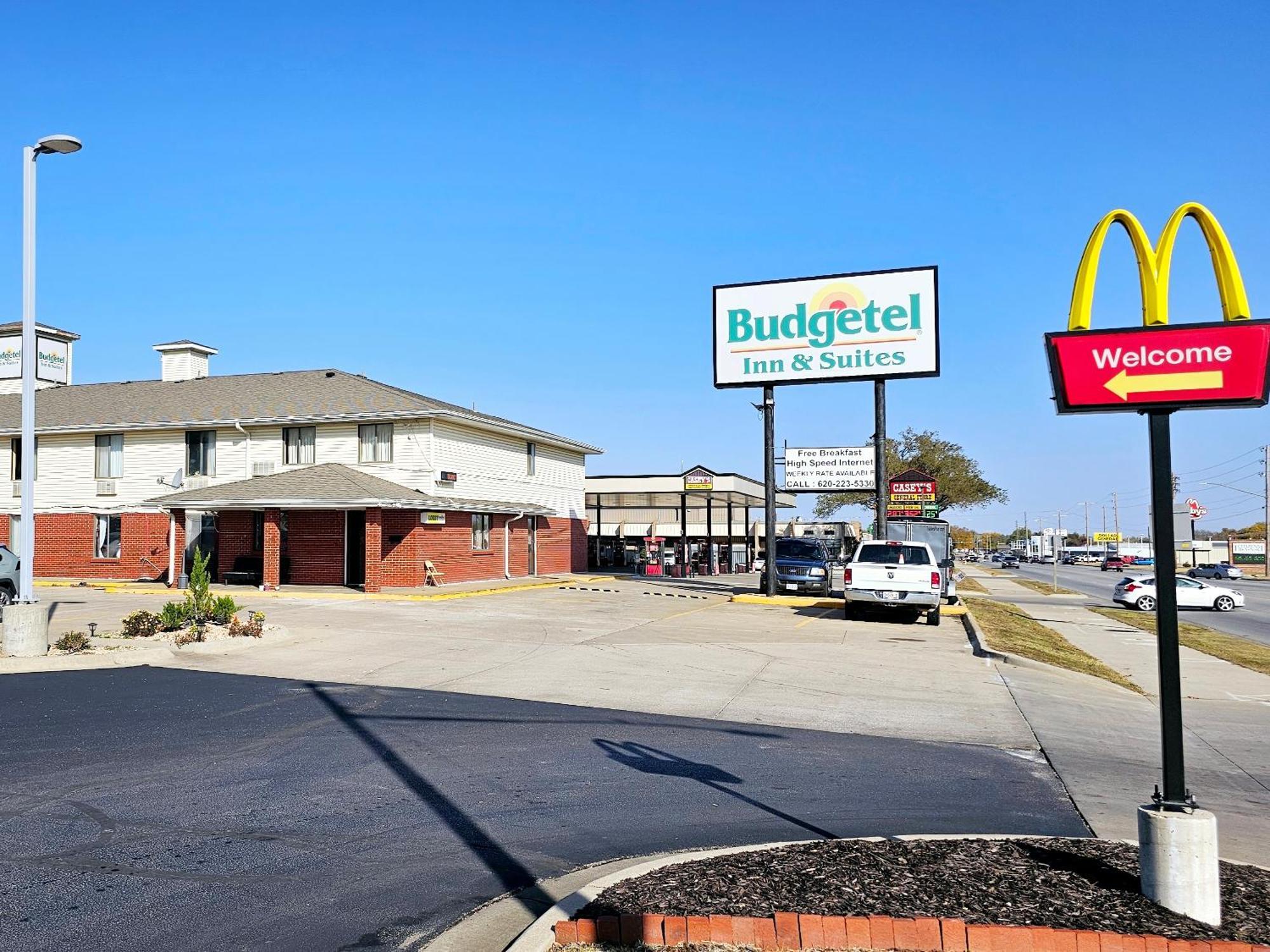 Budgetel Inn & Suites Fort Scott Экстерьер фото