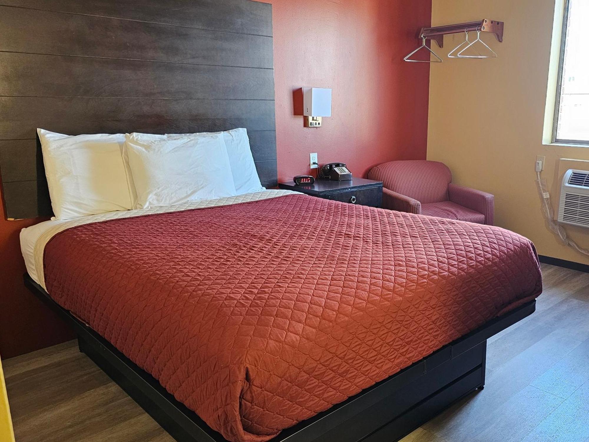 Budgetel Inn & Suites Fort Scott Экстерьер фото
