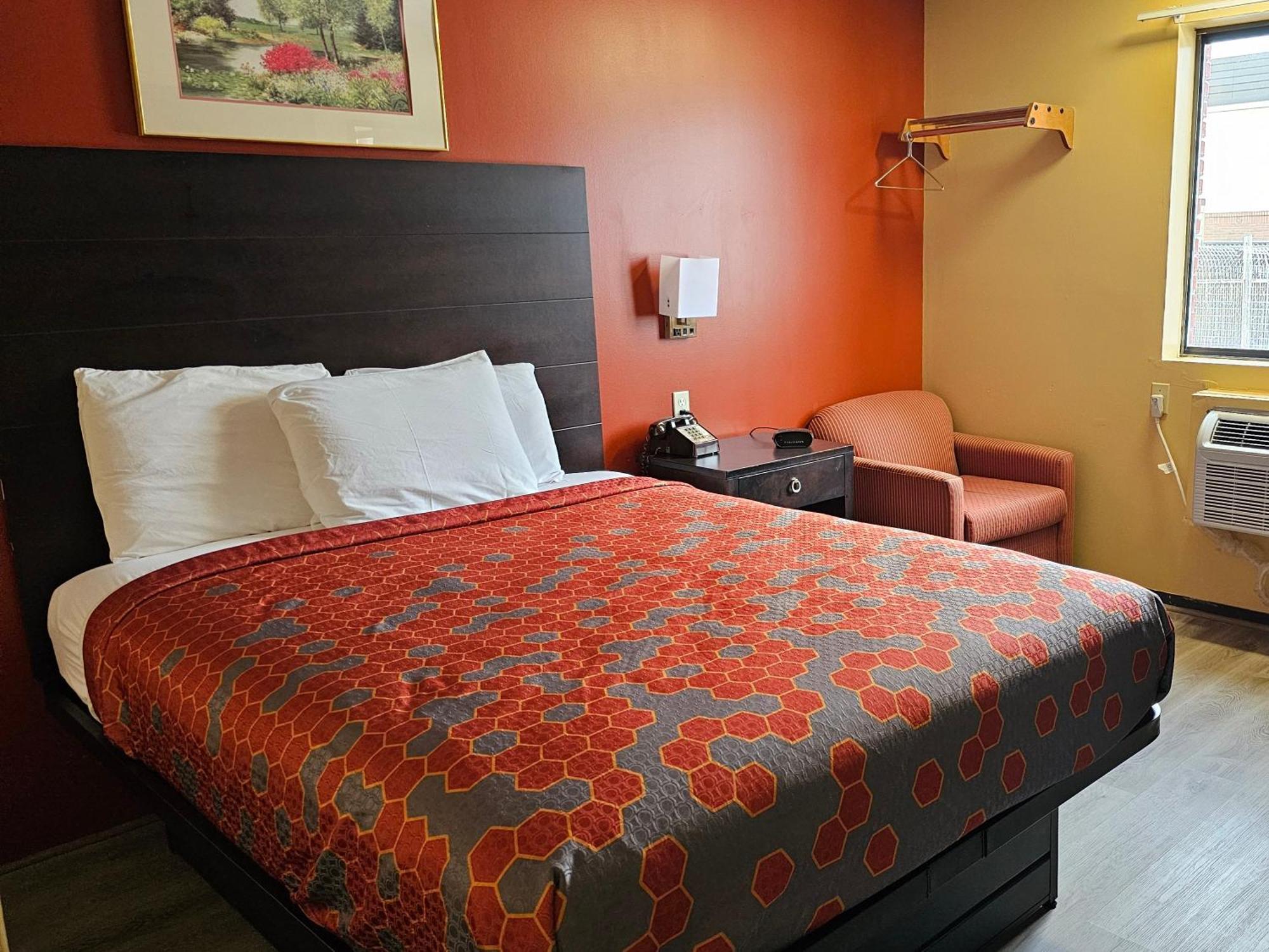 Budgetel Inn & Suites Fort Scott Экстерьер фото