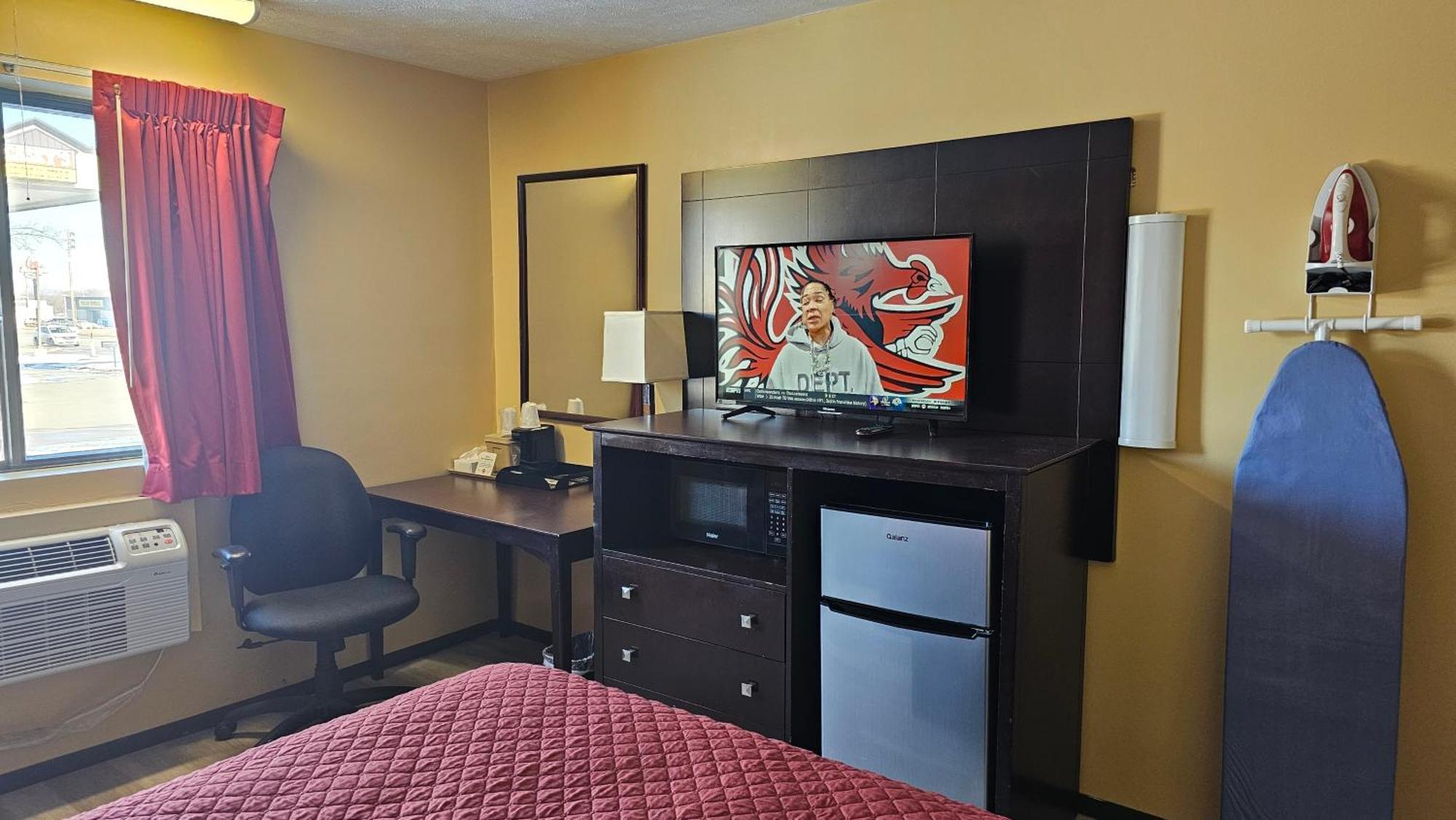 Budgetel Inn & Suites Fort Scott Экстерьер фото