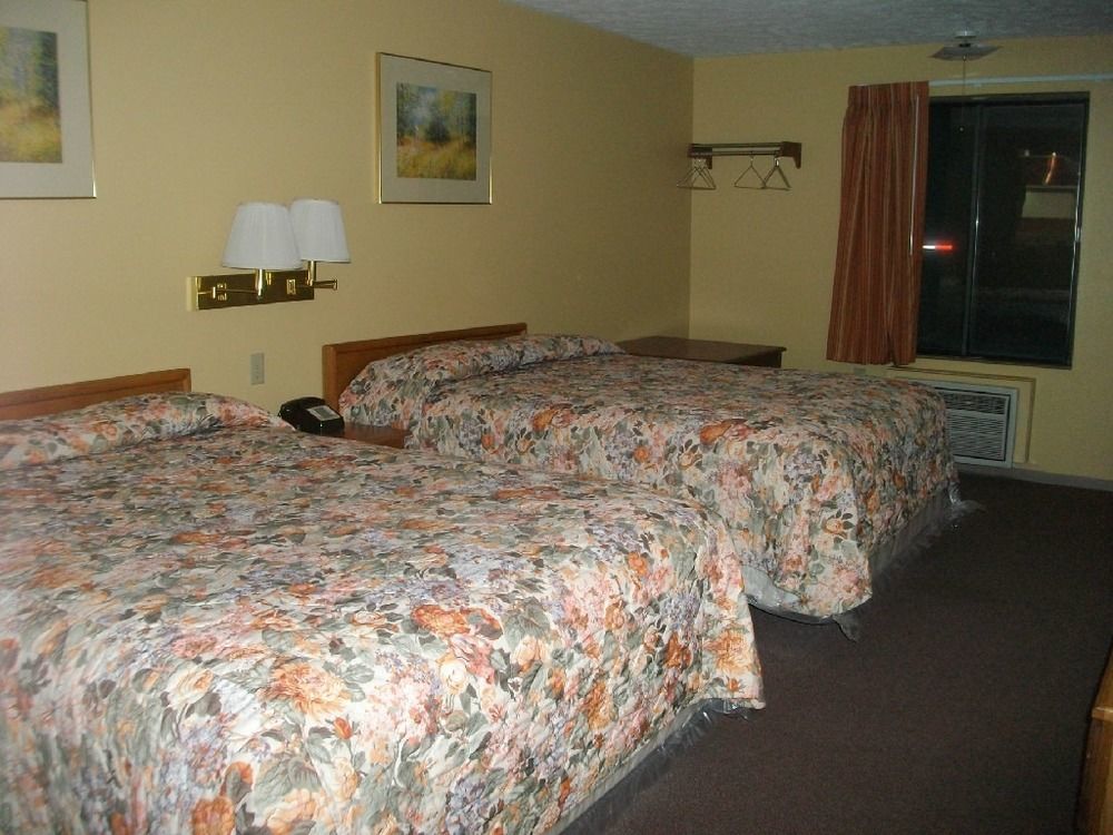 Budgetel Inn & Suites Fort Scott Экстерьер фото