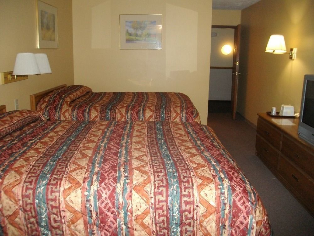 Budgetel Inn & Suites Fort Scott Экстерьер фото