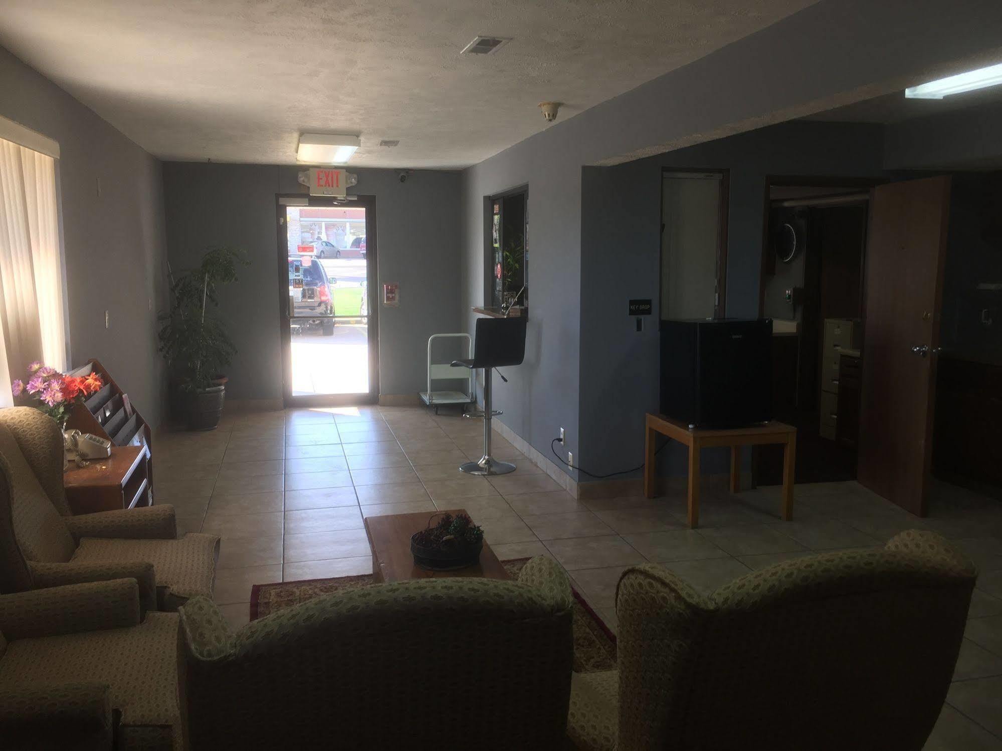 Budgetel Inn & Suites Fort Scott Экстерьер фото