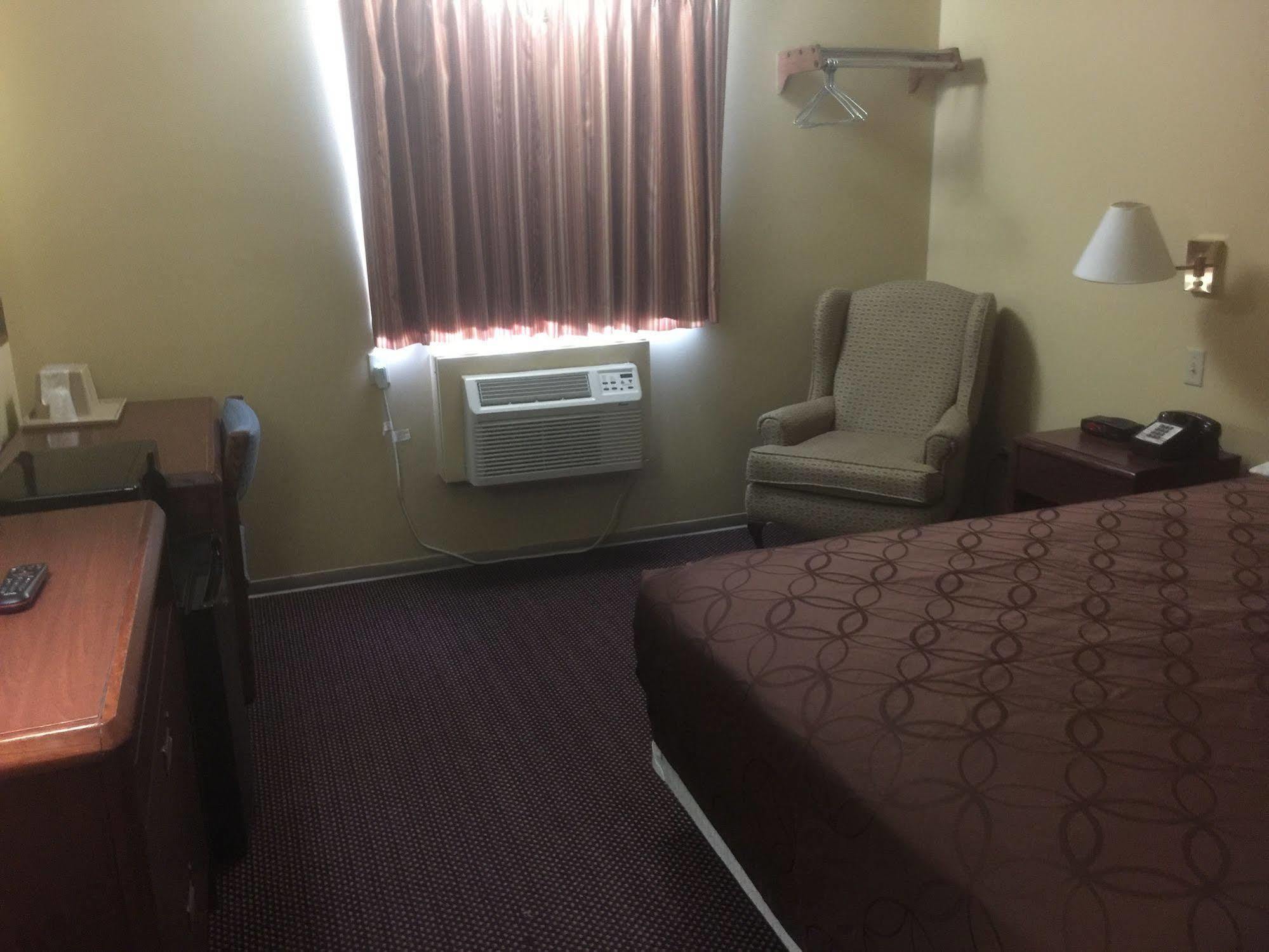 Budgetel Inn & Suites Fort Scott Экстерьер фото