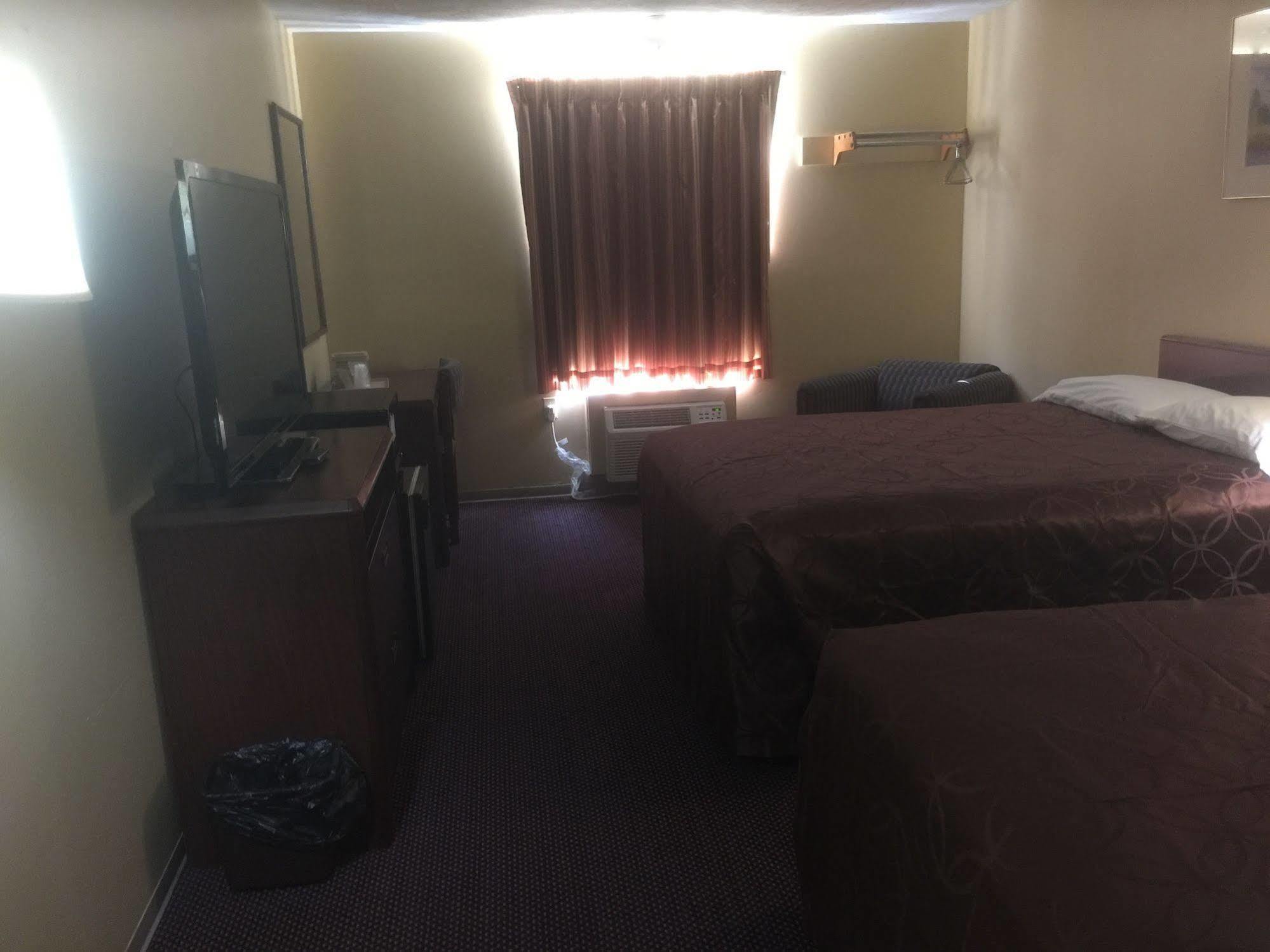Budgetel Inn & Suites Fort Scott Экстерьер фото